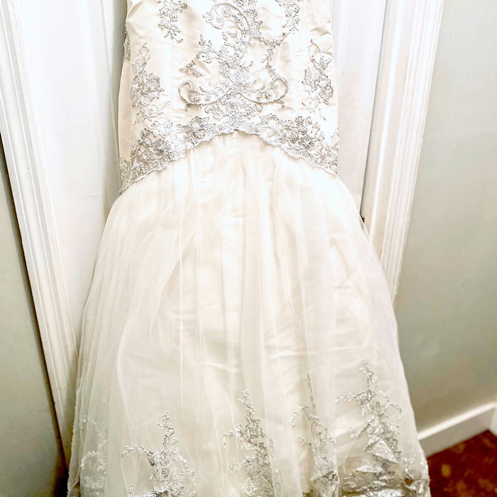Allure Couture Wedding Gown size 10/12